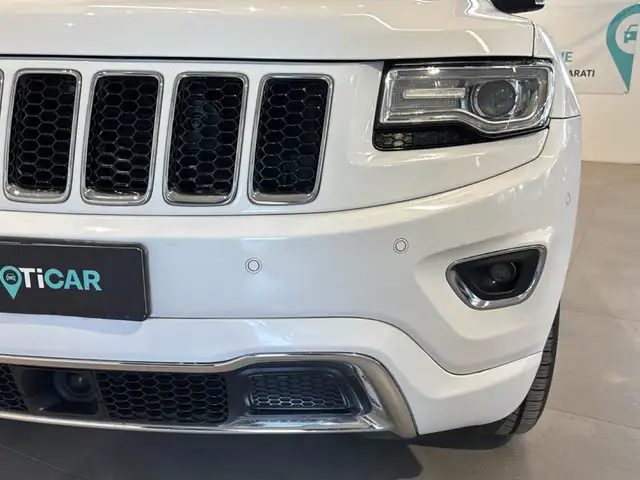 Jeep Grand Cherokee view 20
