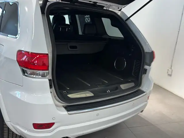 Jeep Grand Cherokee view 17