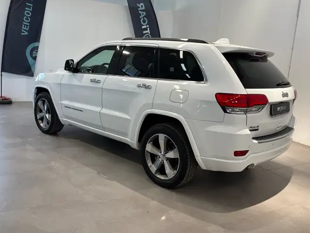 Jeep Grand Cherokee view 6