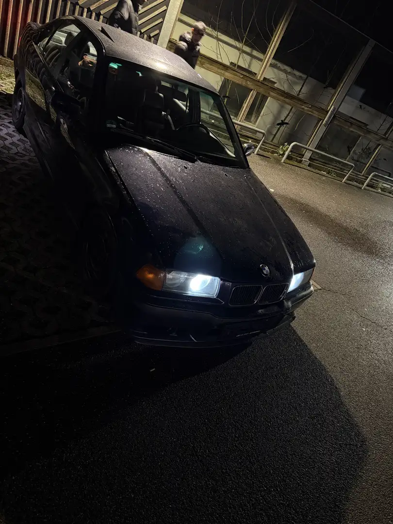 BMW 320 320i - 2