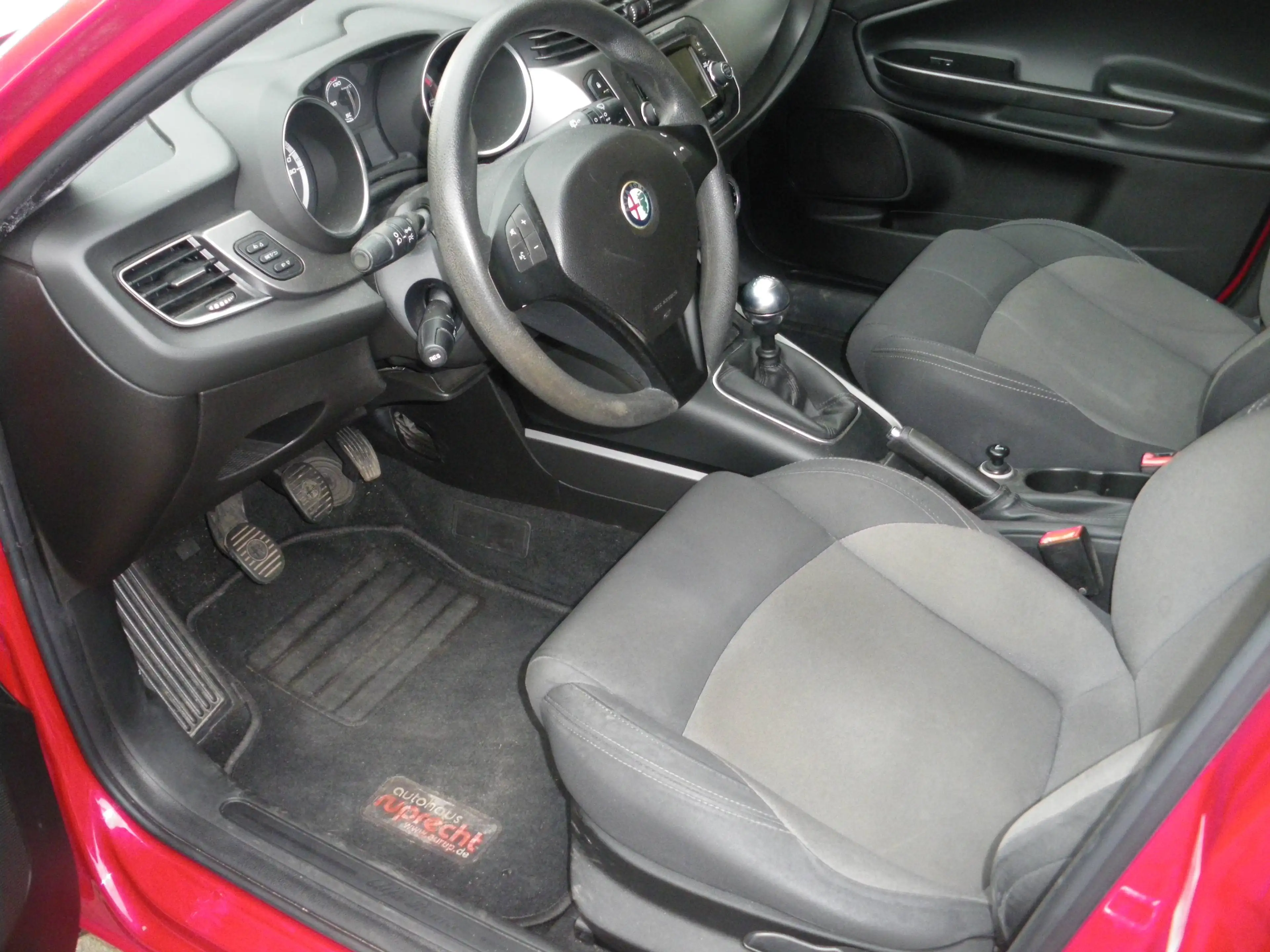Alfa Romeo Giulietta Impression, Klima, LED, Alufelgen, PDC, ZV mit FB — photo 6