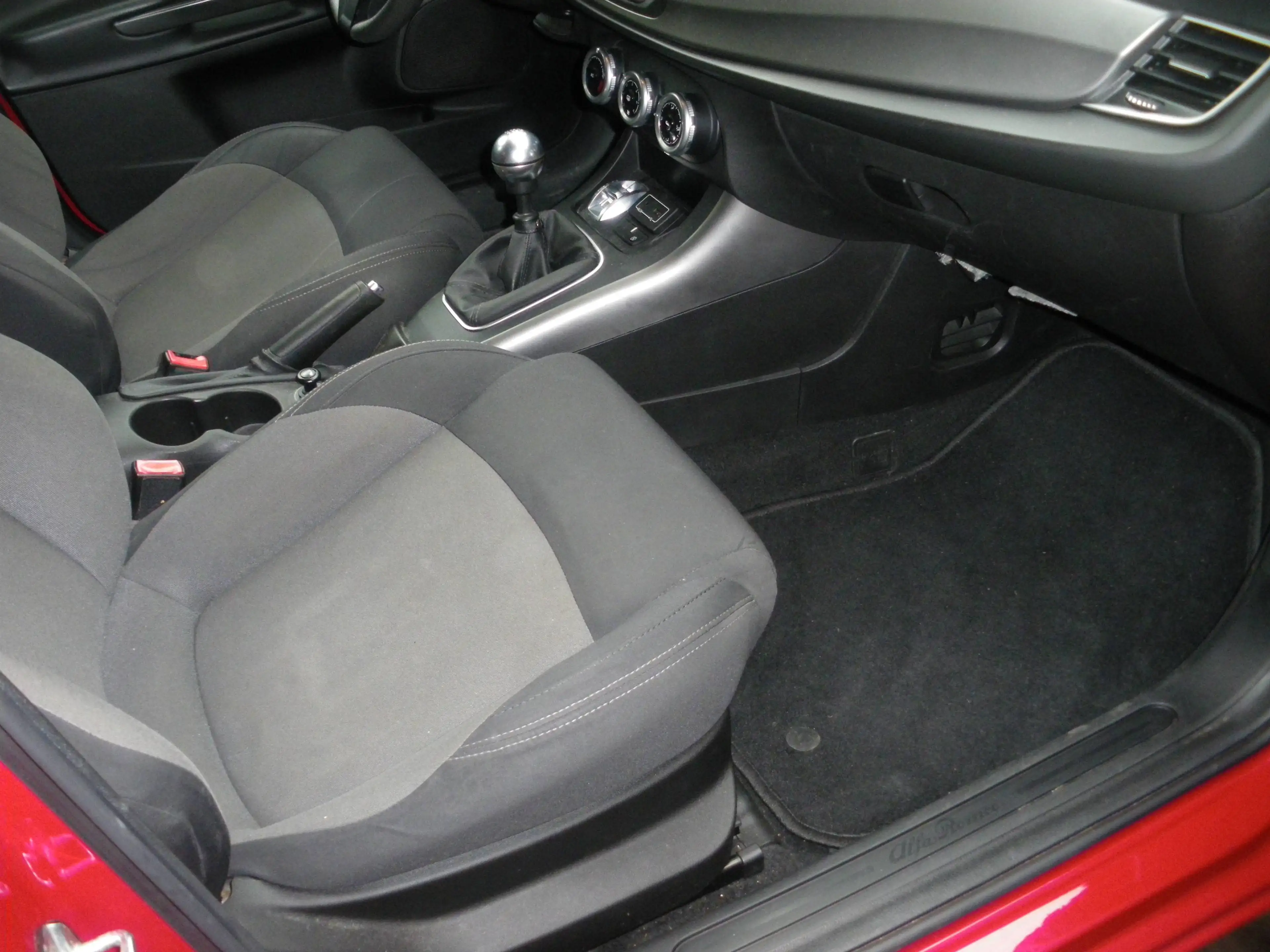 Alfa Romeo Giulietta Impression, Klima, LED, Alufelgen, PDC, ZV mit FB — photo 7