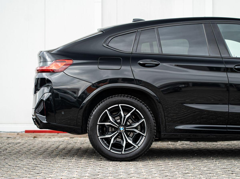 BMW X4 xDrive30i M-Sport AHK PANO HuD ACC Laser KoZg — photo 6