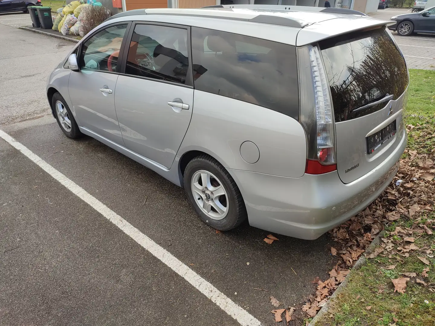 Mitsubishi Grandis Grandis Inform 2,0 DI-D Inform Grau - 1