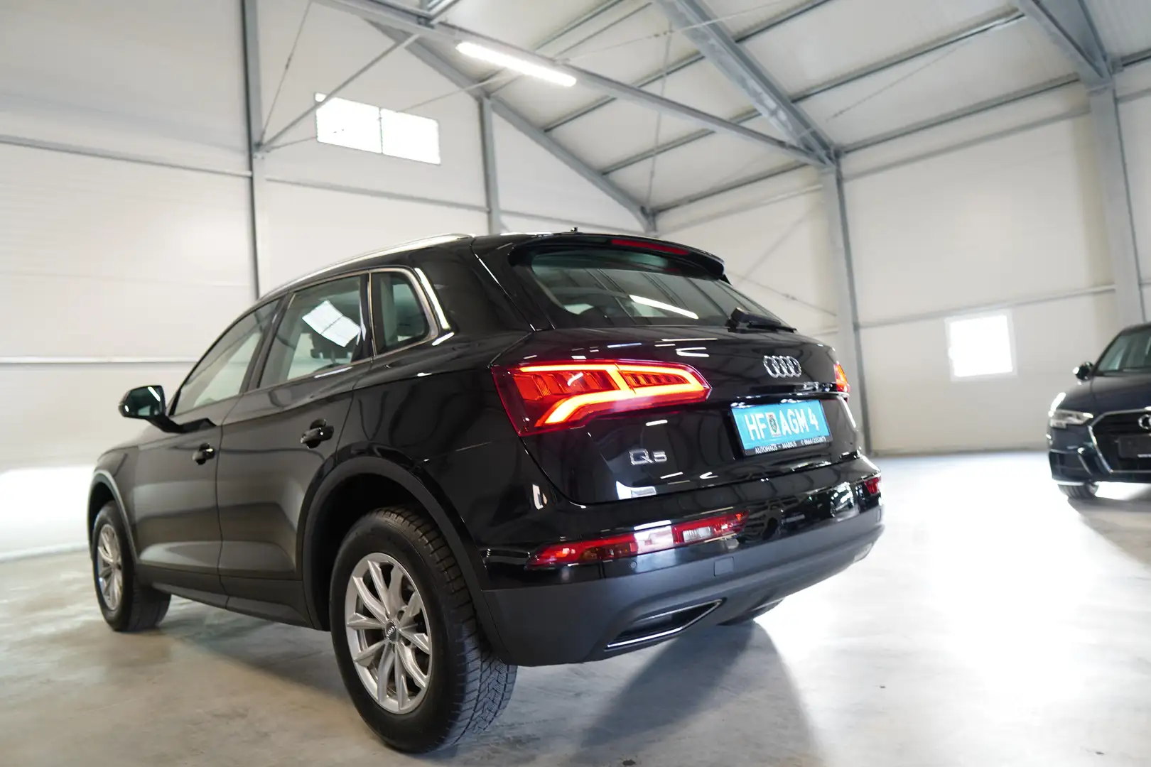Audi Q5 40 TDI quattro S-tronic LEDER MATRIX LED NAVI AID Zwart - 2