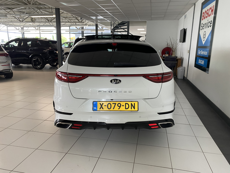 Kia ProCeed / pro_cee'd 1.6 T-GDI GT 205 PK Panoramadak /JBL Sound / stuur — photo 4