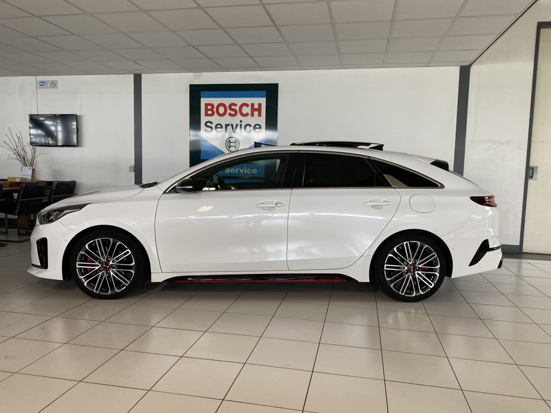 Kia ProCeed / pro_cee'd 1.6 T-GDI GT 205 PK Panoramadak /JBL Sound / stuur — photo 2