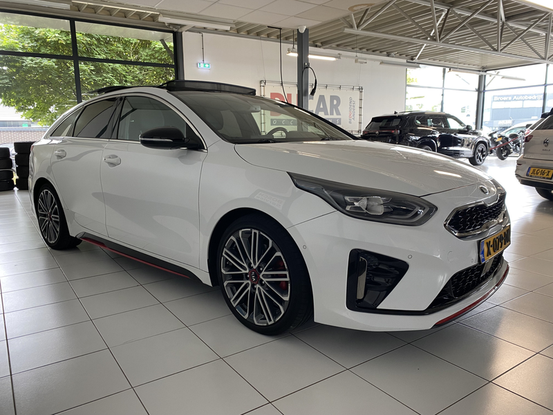 Kia ProCeed / pro_cee'd 1.6 T-GDI GT 205 PK Panoramadak /JBL Sound / stuur — photo 5