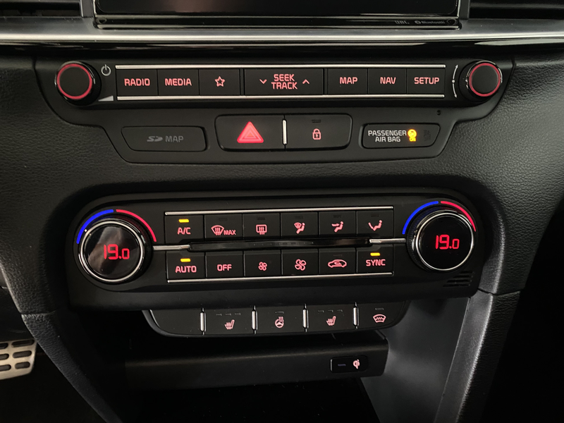 Kia ProCeed / pro_cee'd 1.6 T-GDI GT 205 PK Panoramadak /JBL Sound / stuur — photo 14