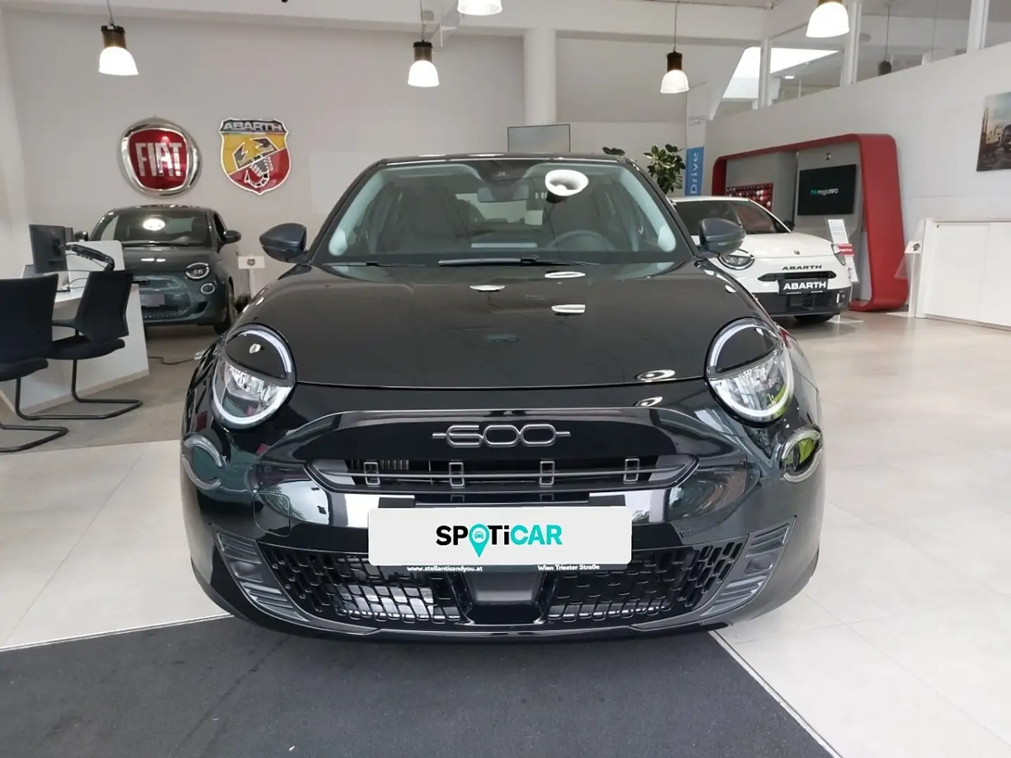 Fiat 600 Hybrid mHEV 145 6-Gang eDCT Pop Schwarz - 2