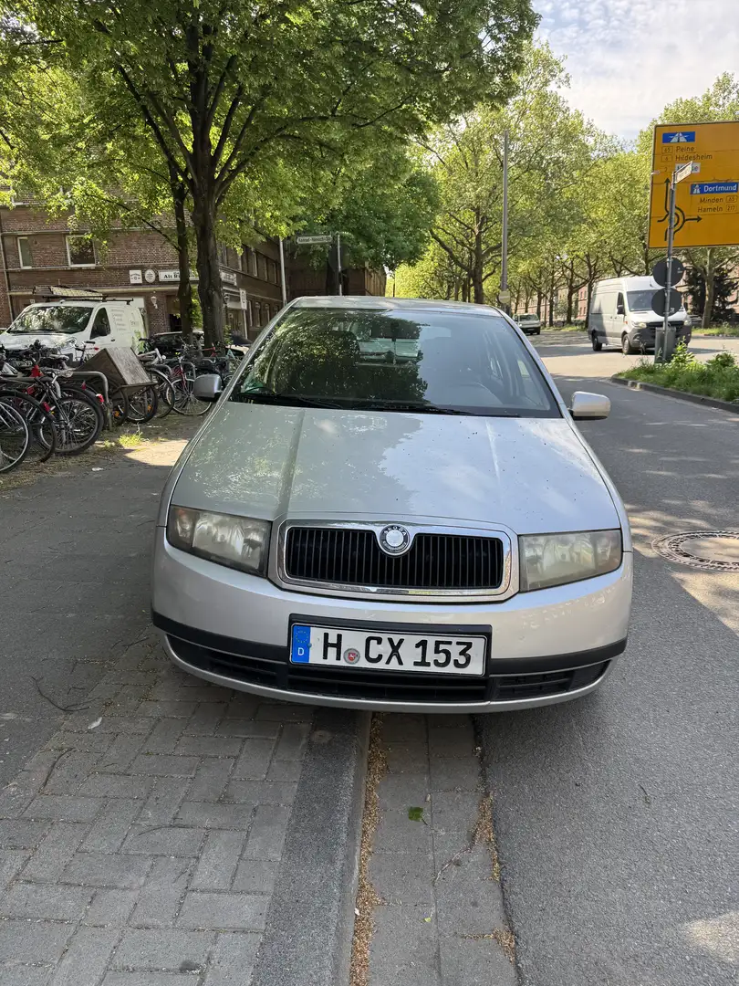 Skoda Fabia Plateado - 1