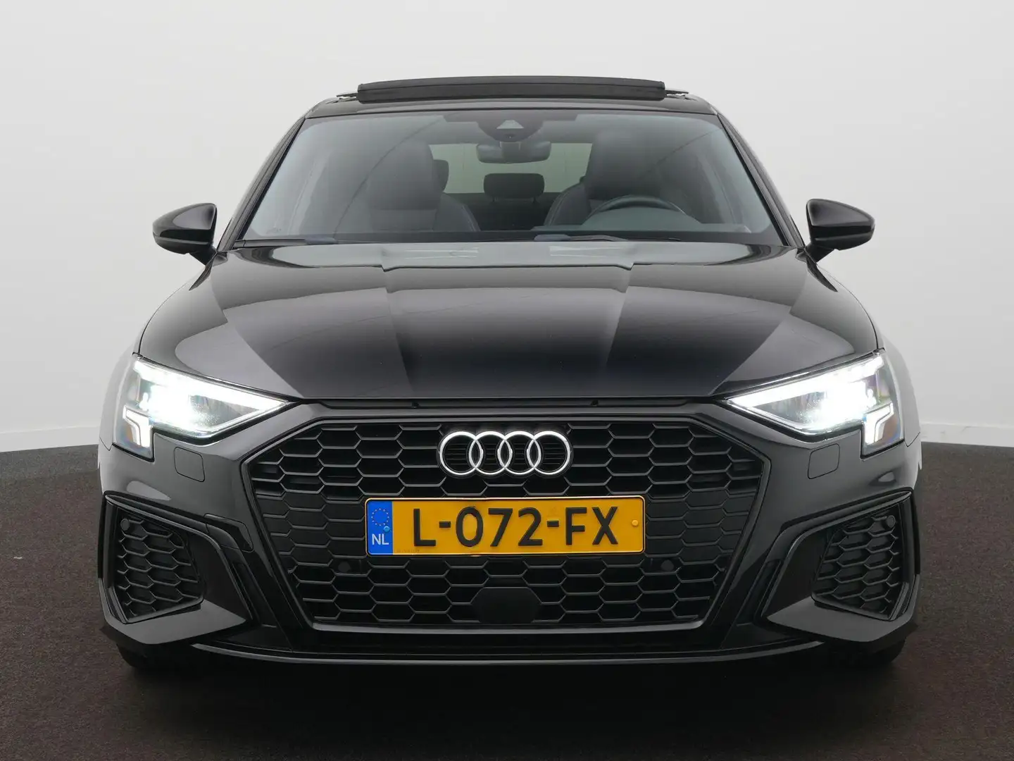 Audi A3 Limousine 30 TFSI S edition | S Tronic | Panoramad Zwart - 2