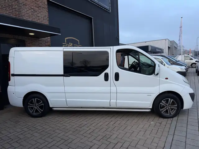 Opel Vivaro view 8