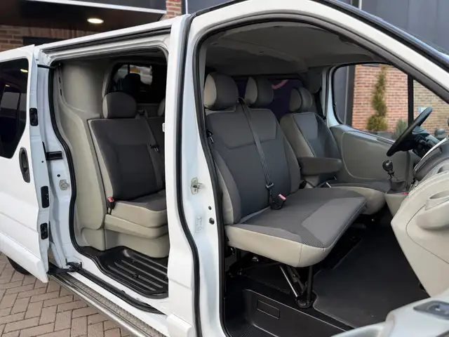 Opel Vivaro view 3