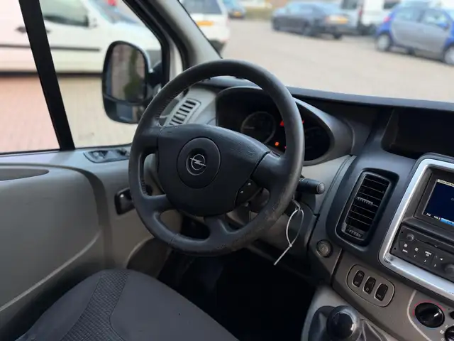 Opel Vivaro view 24