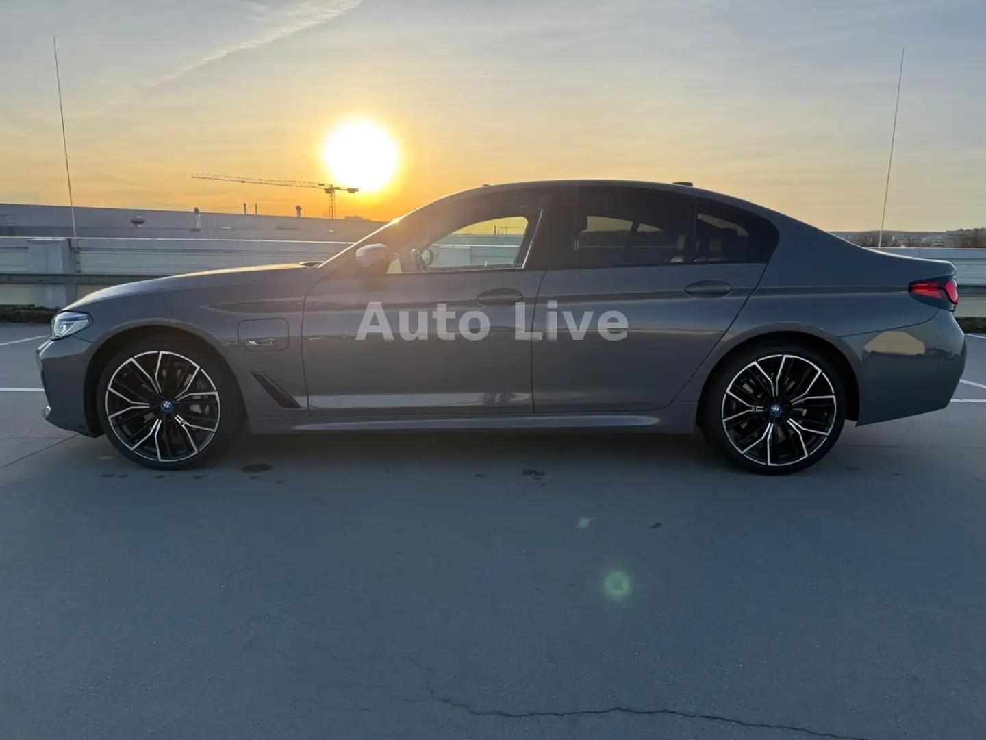 BMW 545 e xDrive M PAKET*GSHD*VI*LASER*LEDER*360*VOL Szürke - 2