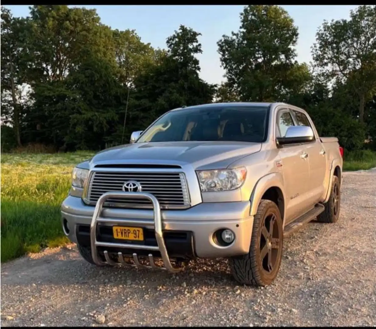 Toyota Tundra pick up Бежевий - 1