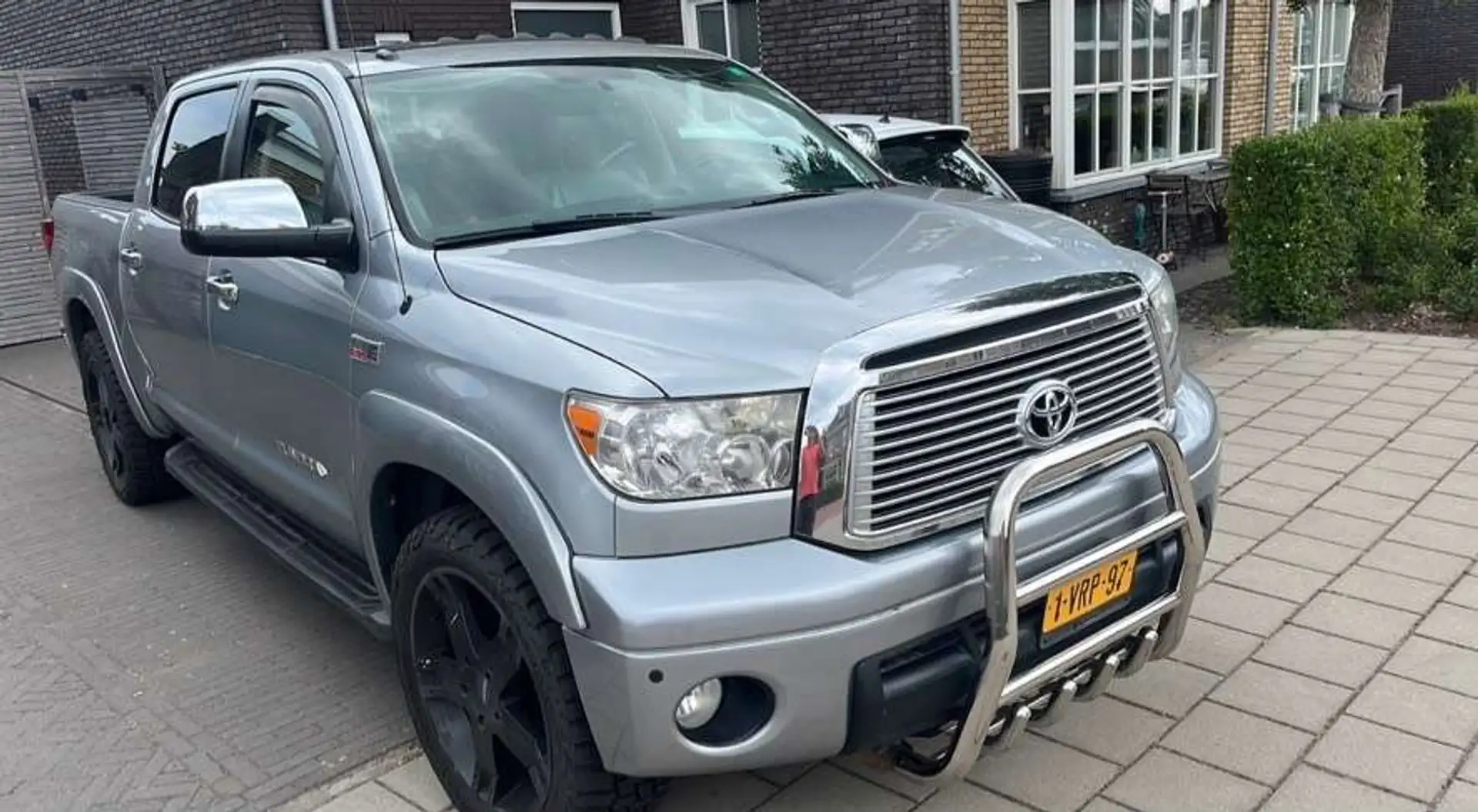 Toyota Tundra pick up Бежевий - 2
