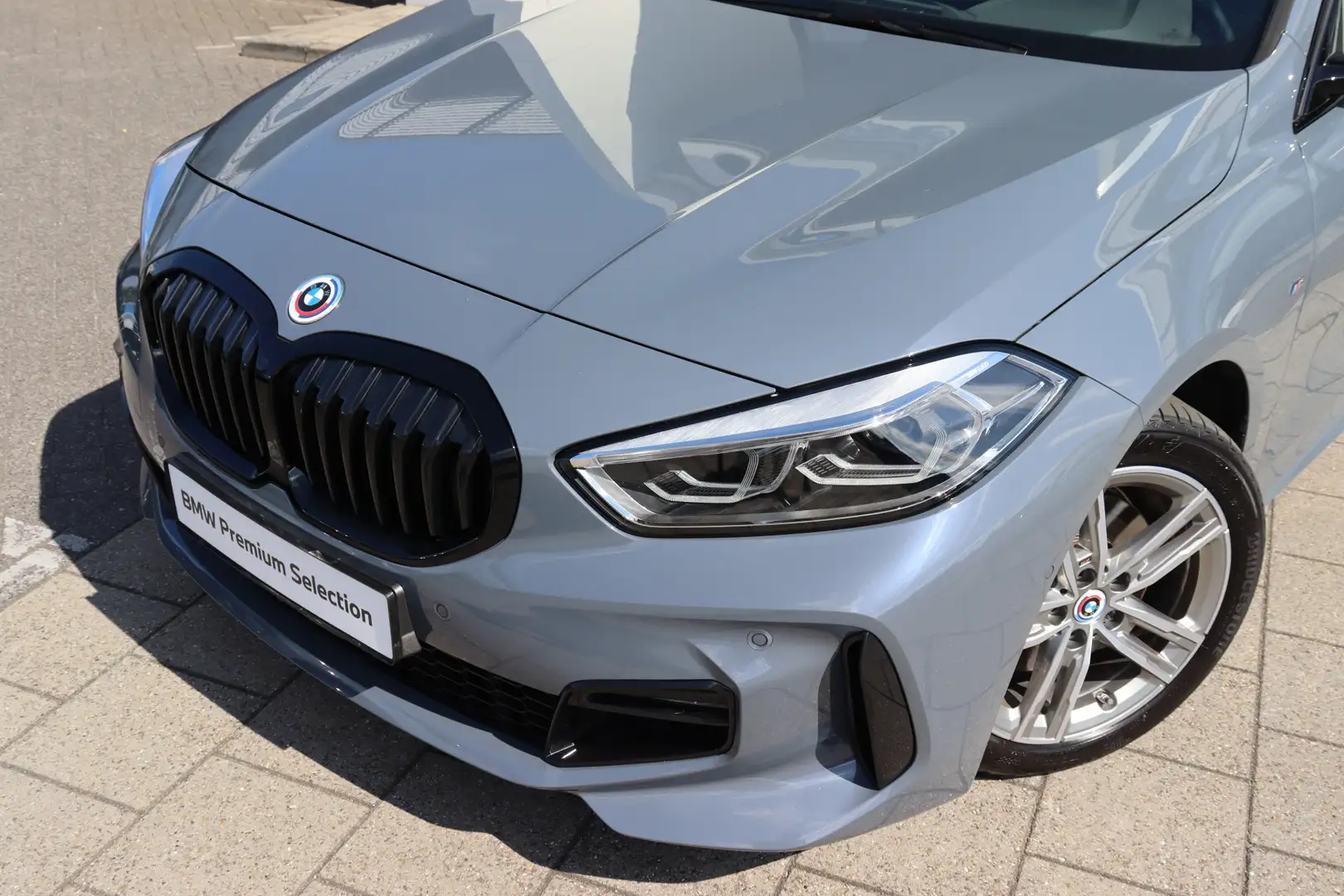 BMW 118 1 Serie 118i High Executive M Sport Automaat / Ach Grijs - 2