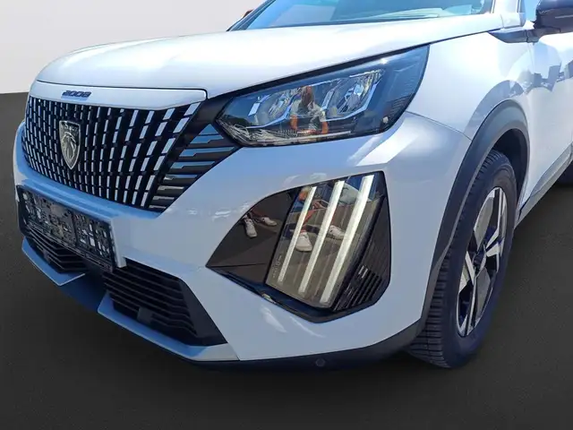Peugeot 2008 view 9