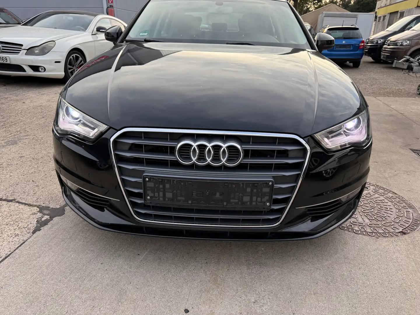 Audi A3 attraction Schwarz - 2