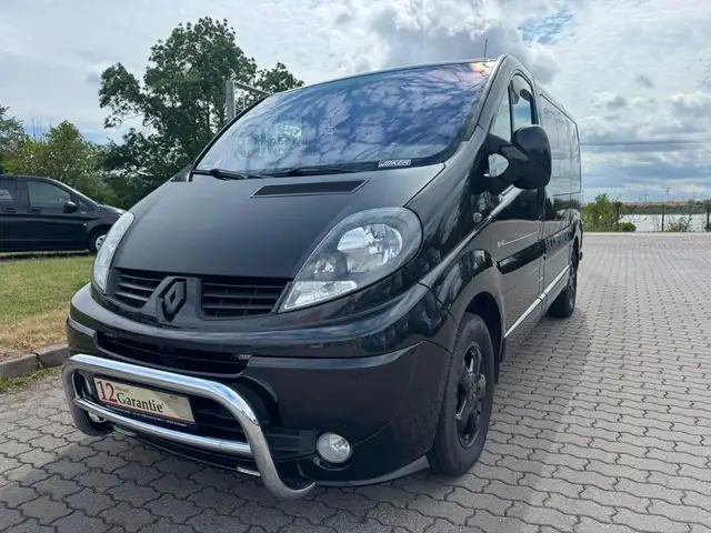 Renault Trafic Combi Passenger Black Edition