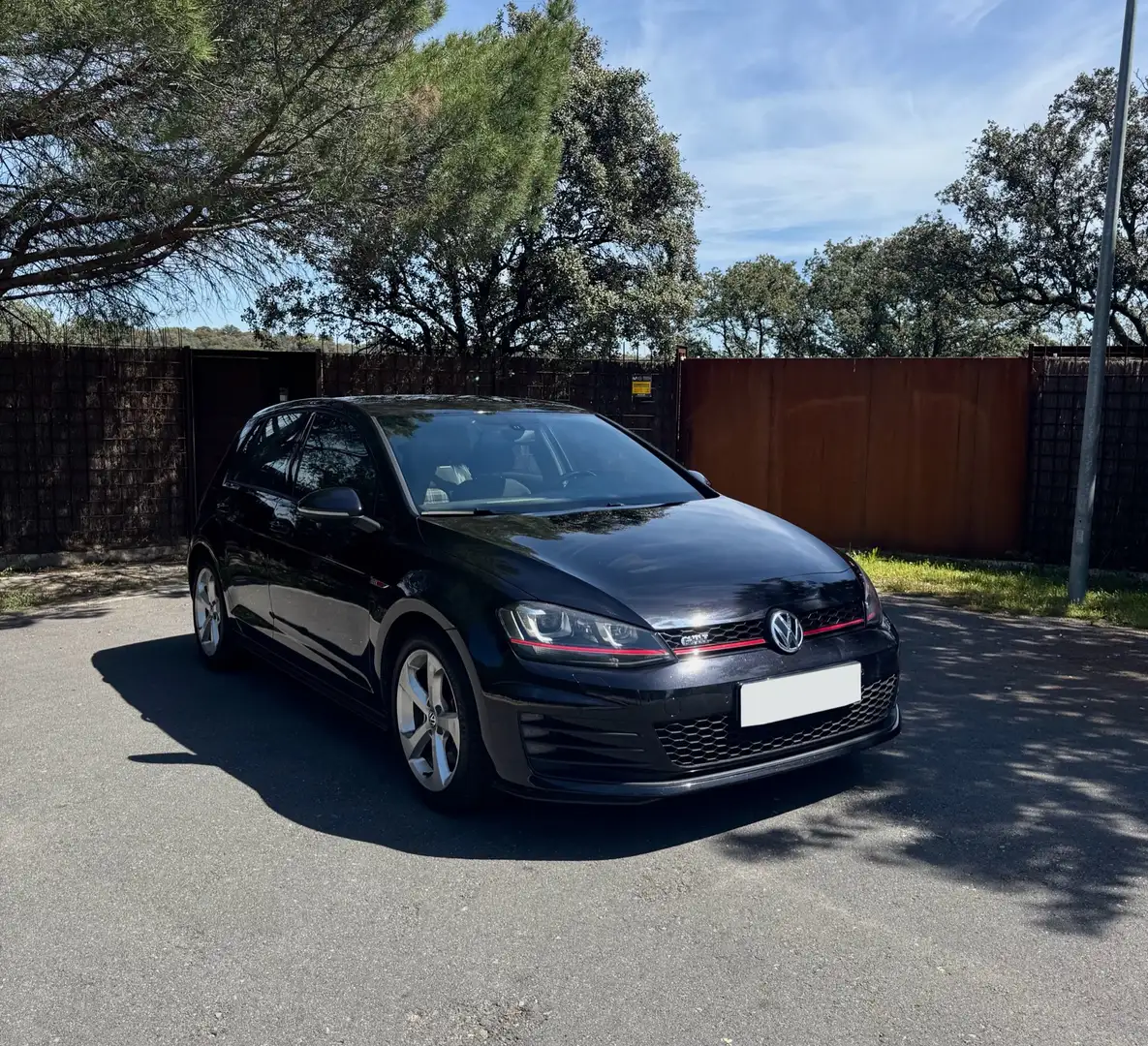 Volkswagen Golf GTI 2.0 TSI 220 - 1