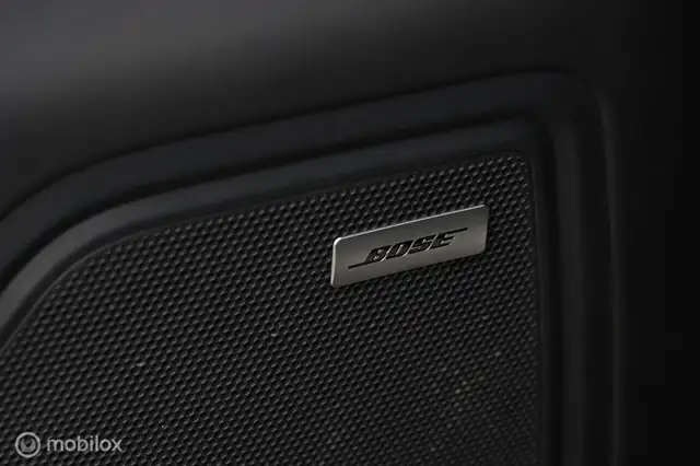 Porsche Macan view 11