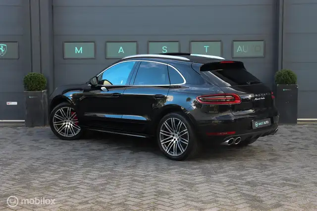 Porsche Macan view 12