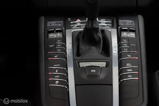 Porsche Macan view 15