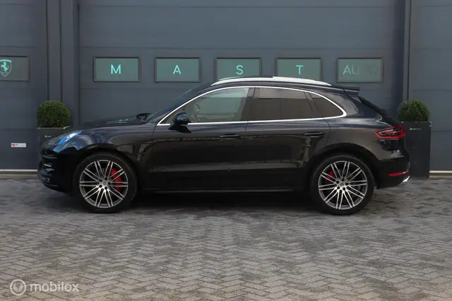 Porsche Macan view 13