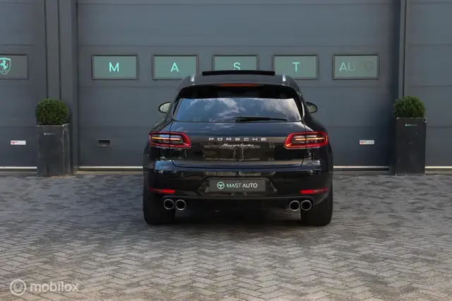 Porsche Macan view 9