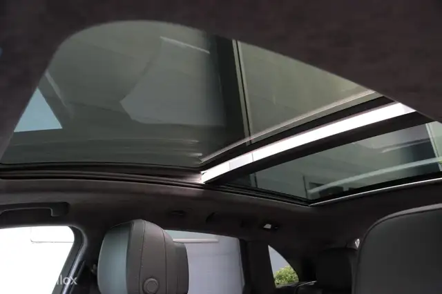 Porsche Macan view 10