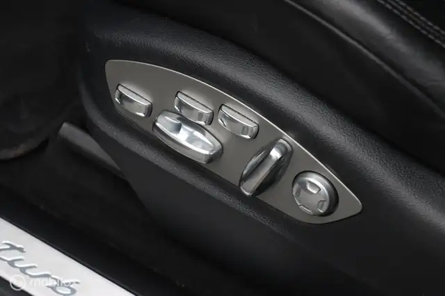 Porsche Macan view 14