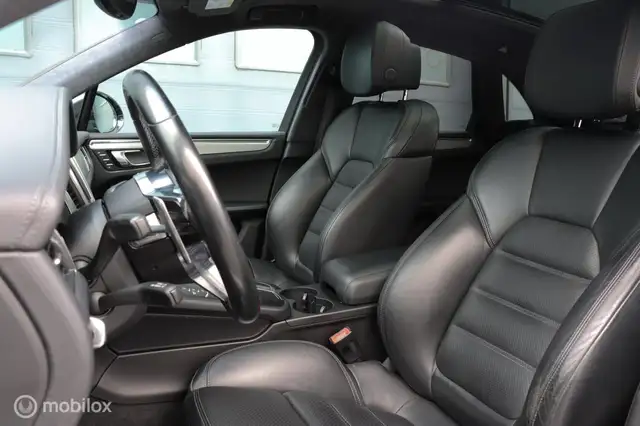 Porsche Macan view 6