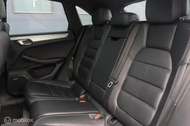 Porsche Macan view 7