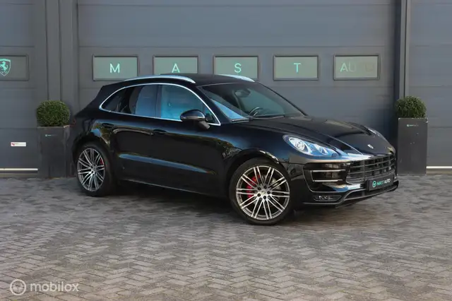 Porsche Macan view 4