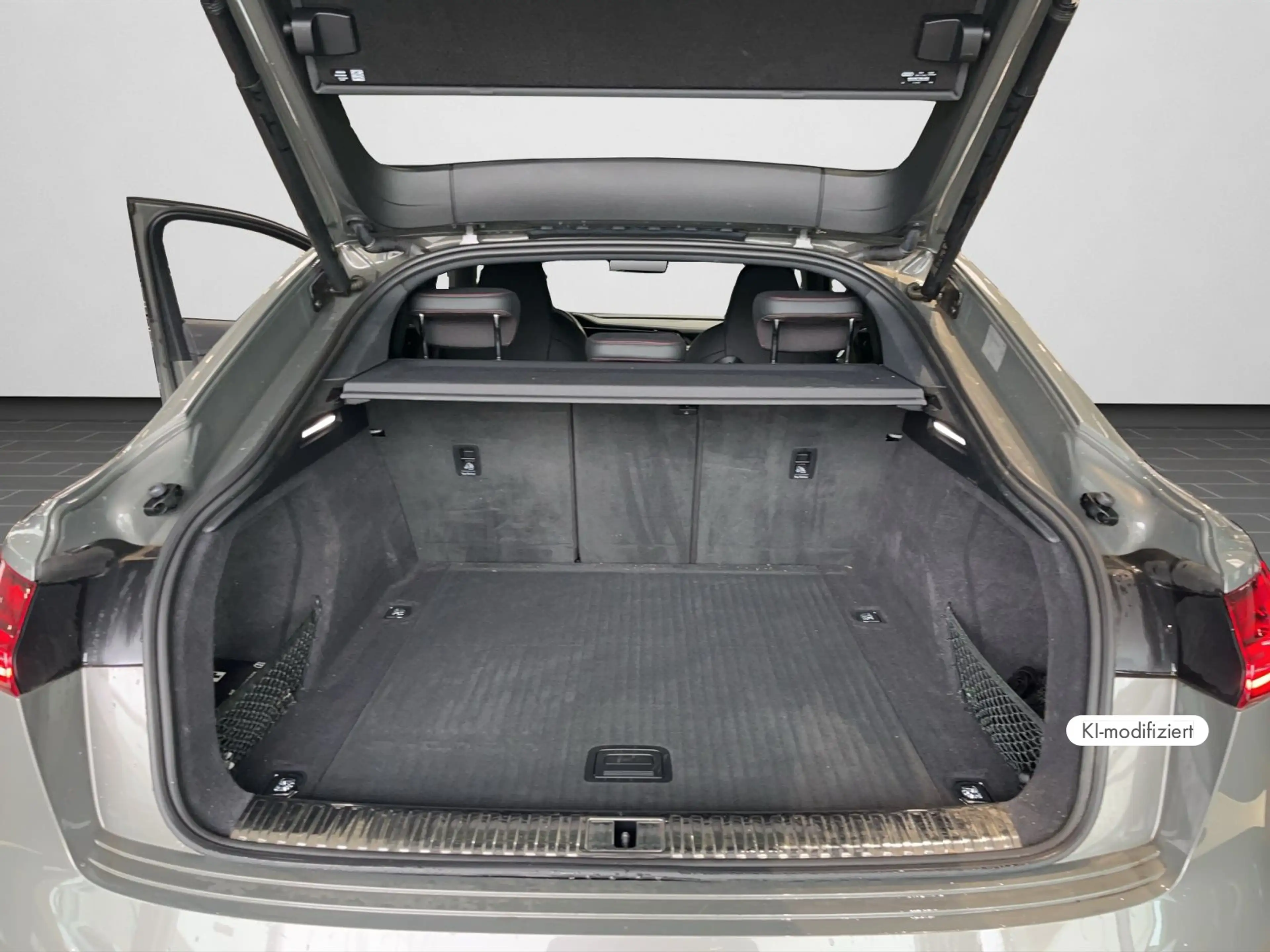 Audi Q8 e-tron S line 55 e-tron quattro 300 — photo 15