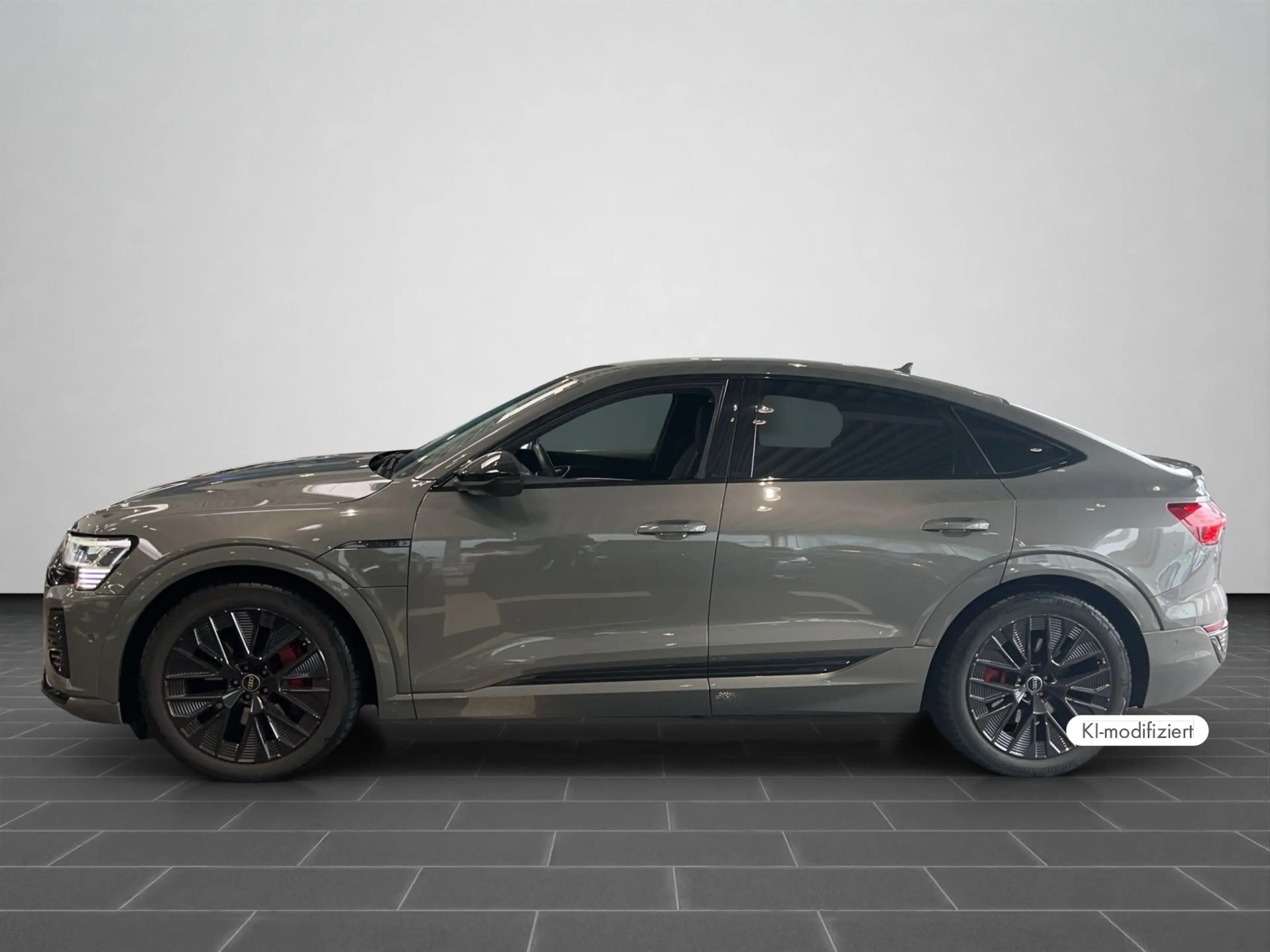Audi Q8 e-tron S line 55 e-tron quattro 300 — photo 7