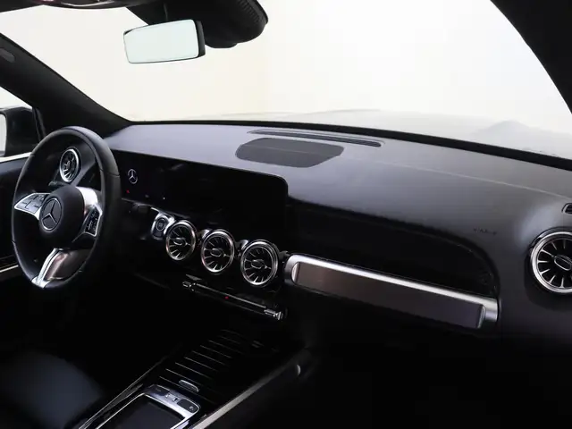 Mercedes-Benz Eqb view 5
