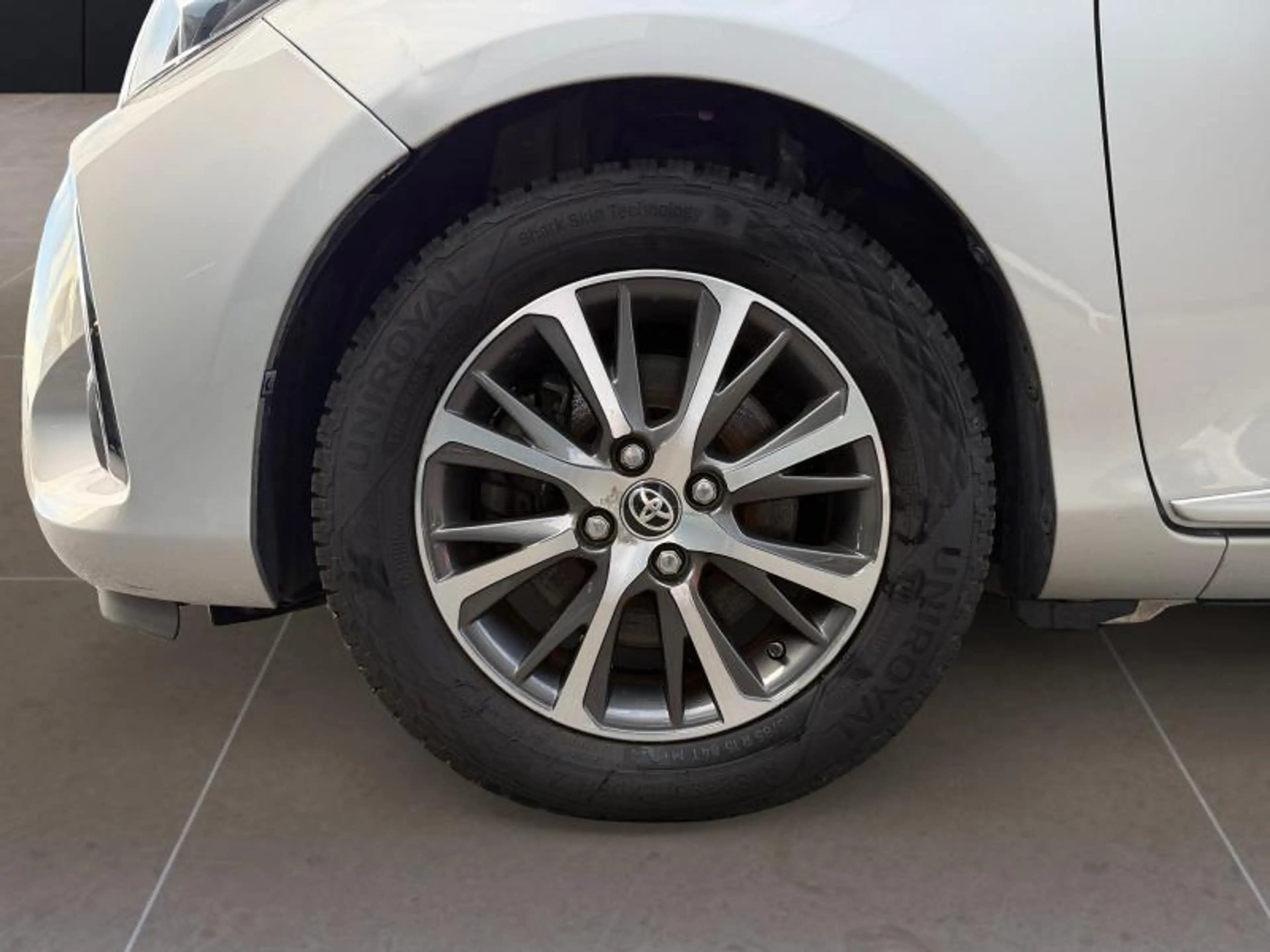 Toyota Yaris Y20 — photo 2