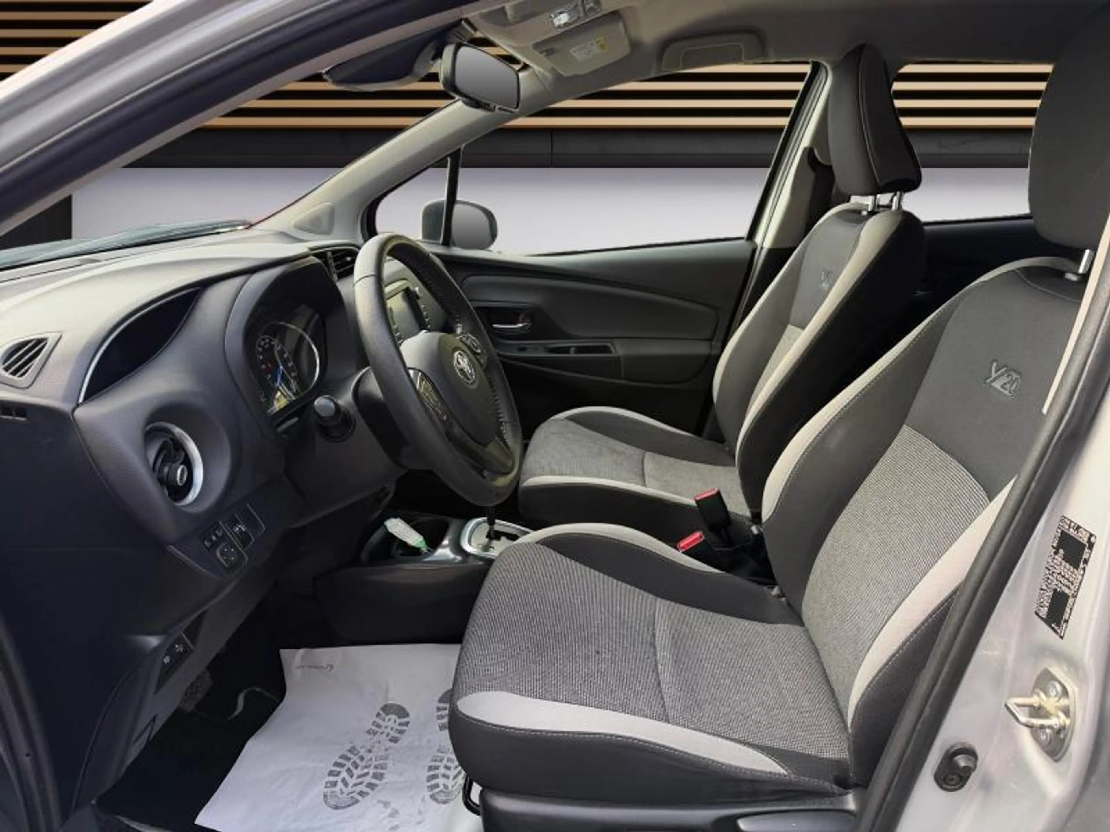 Toyota Yaris Y20 — photo 10