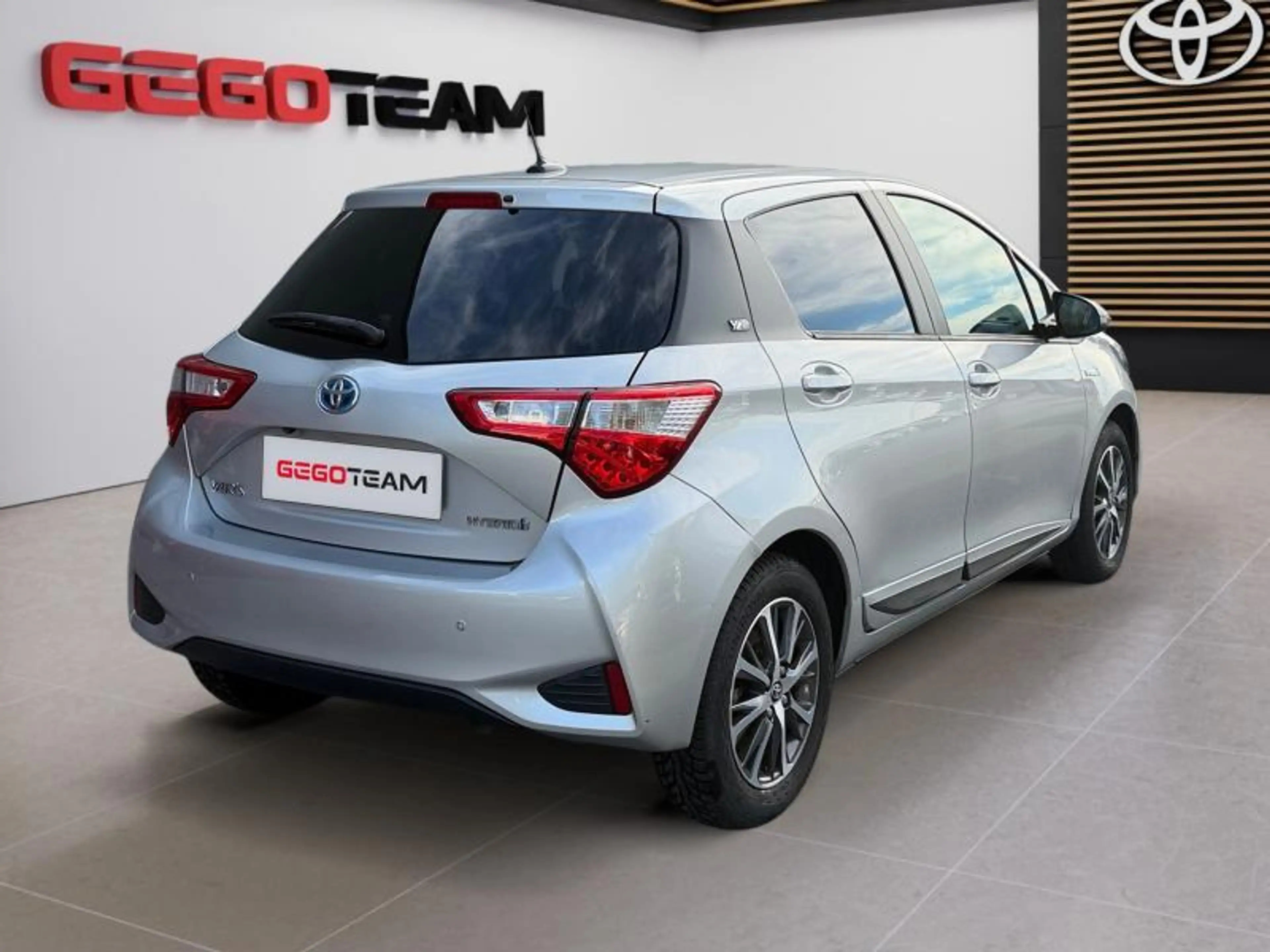 Toyota Yaris Y20 — photo 6