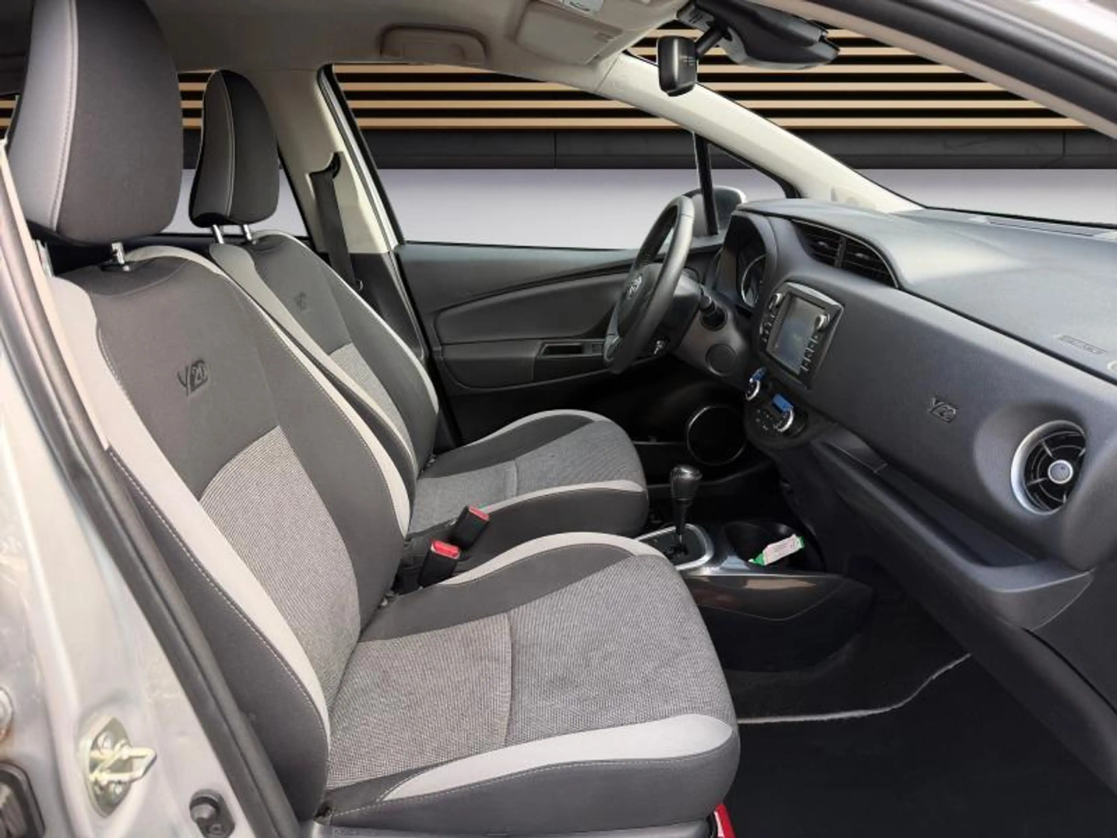 Toyota Yaris Y20 — photo 11
