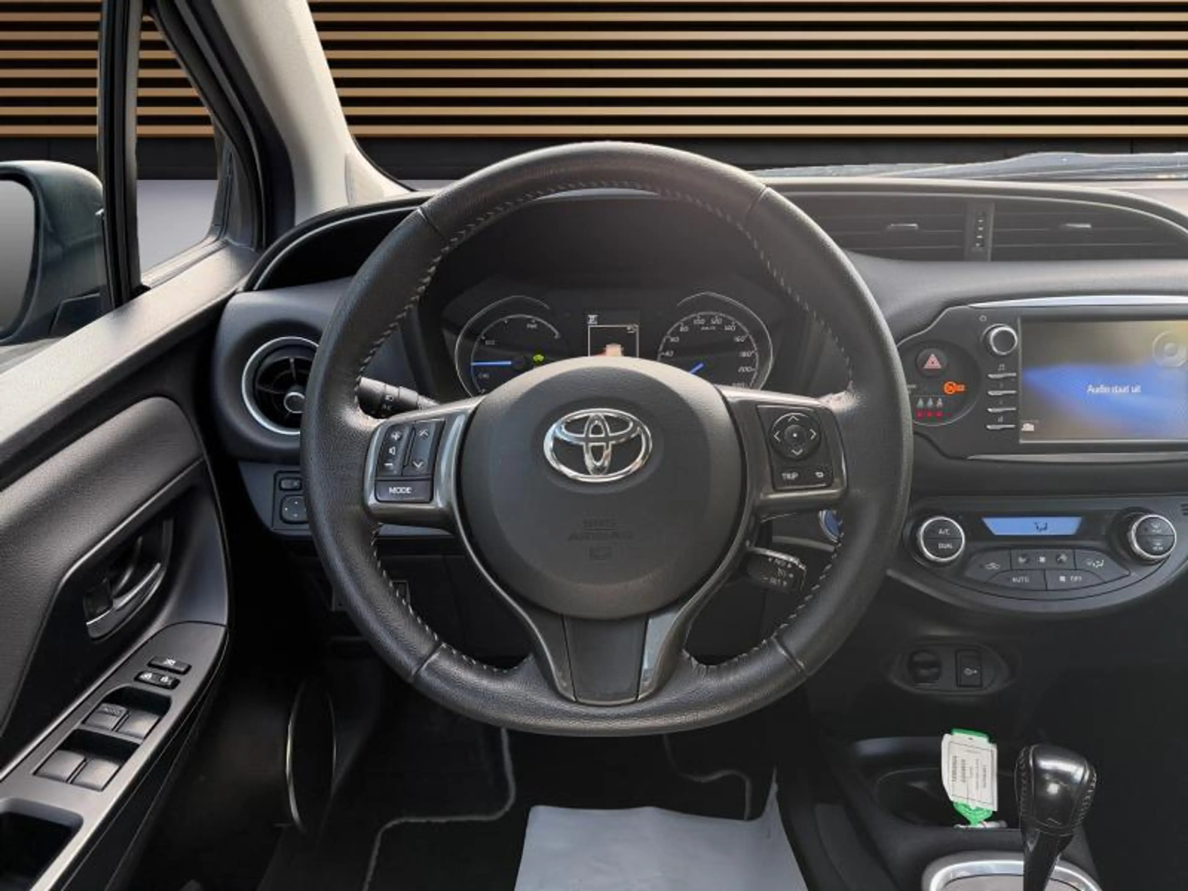 Toyota Yaris Y20 — photo 15
