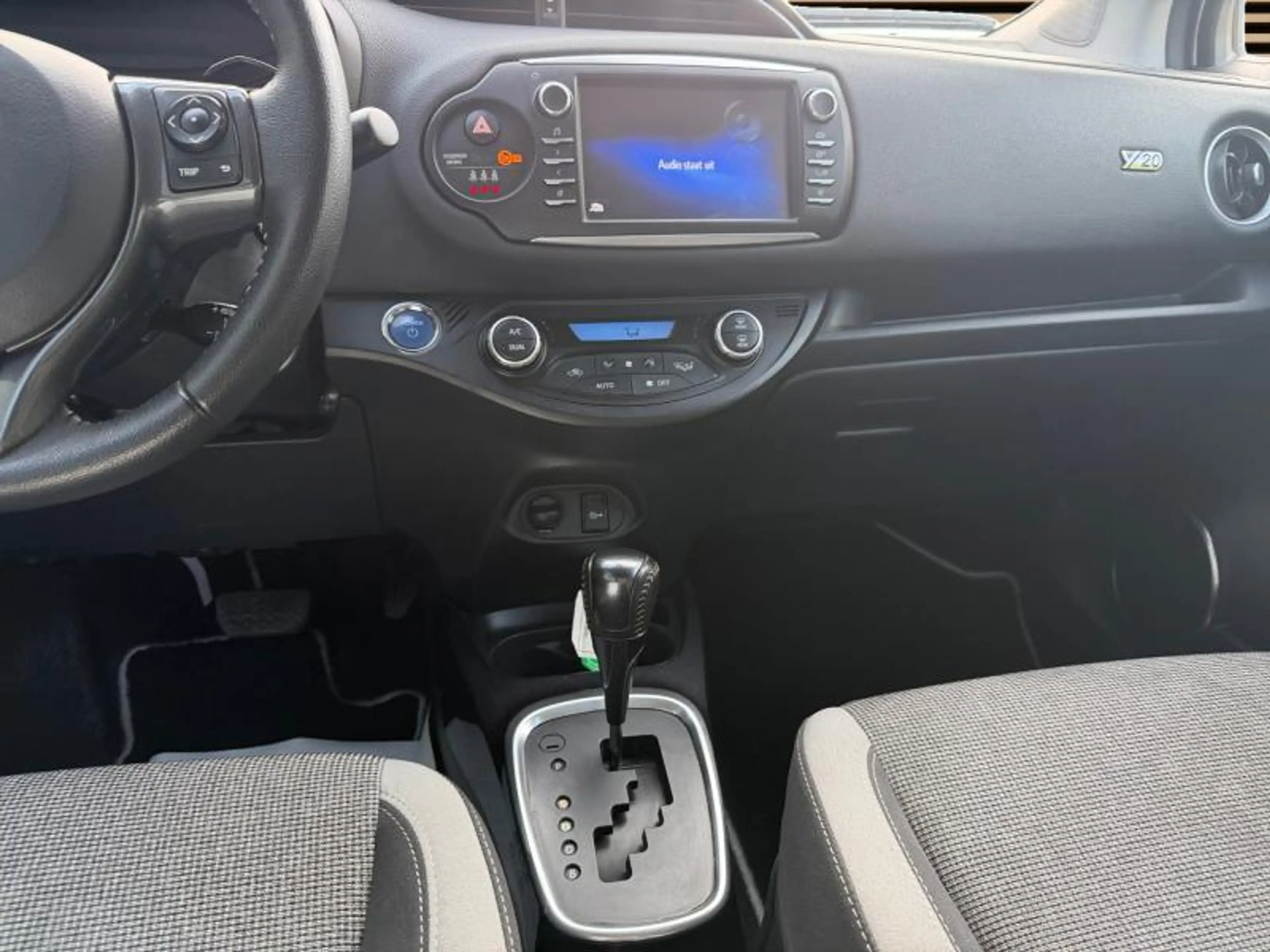 Toyota Yaris Y20 — photo 14