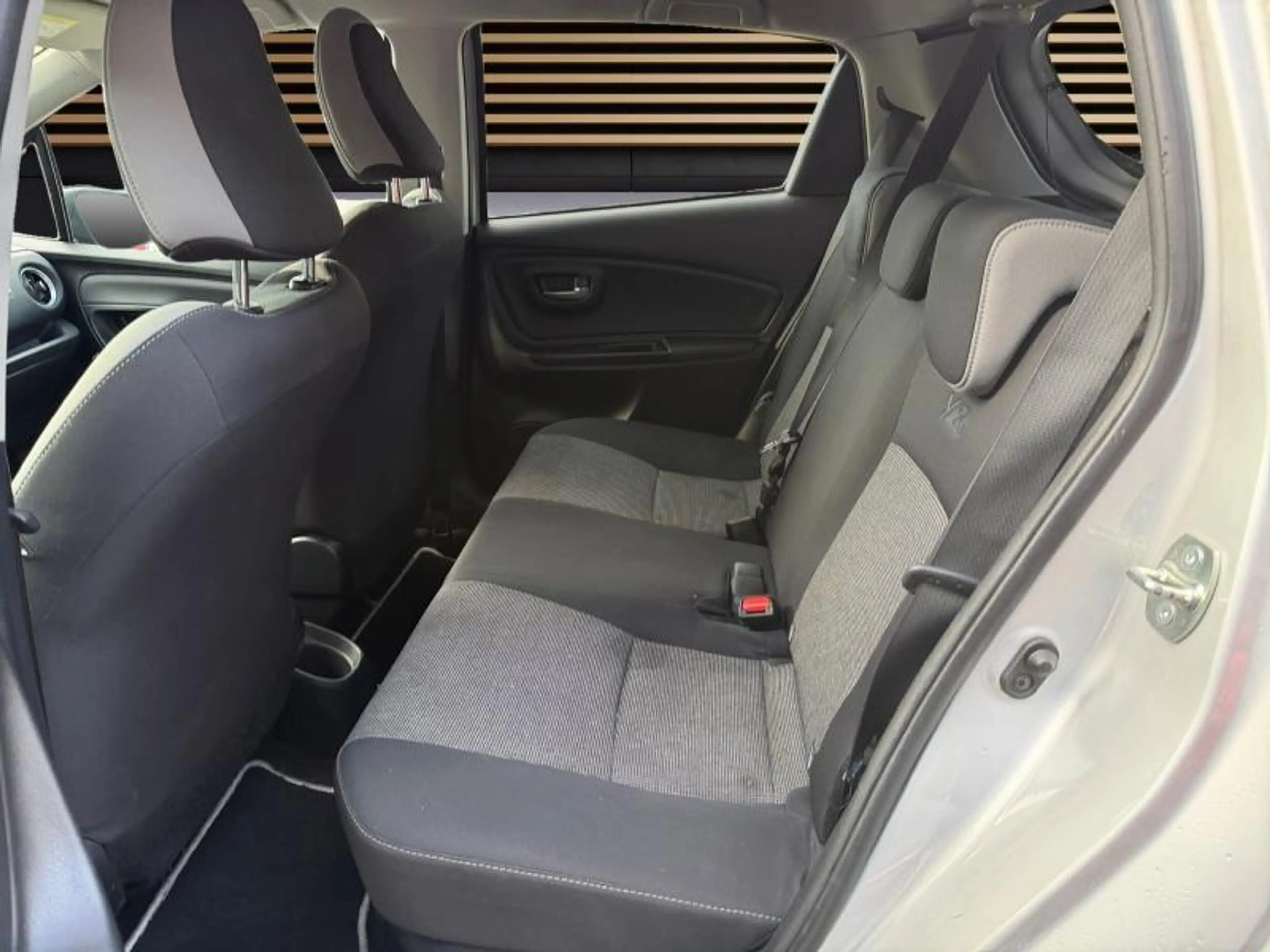 Toyota Yaris Y20 — photo 12