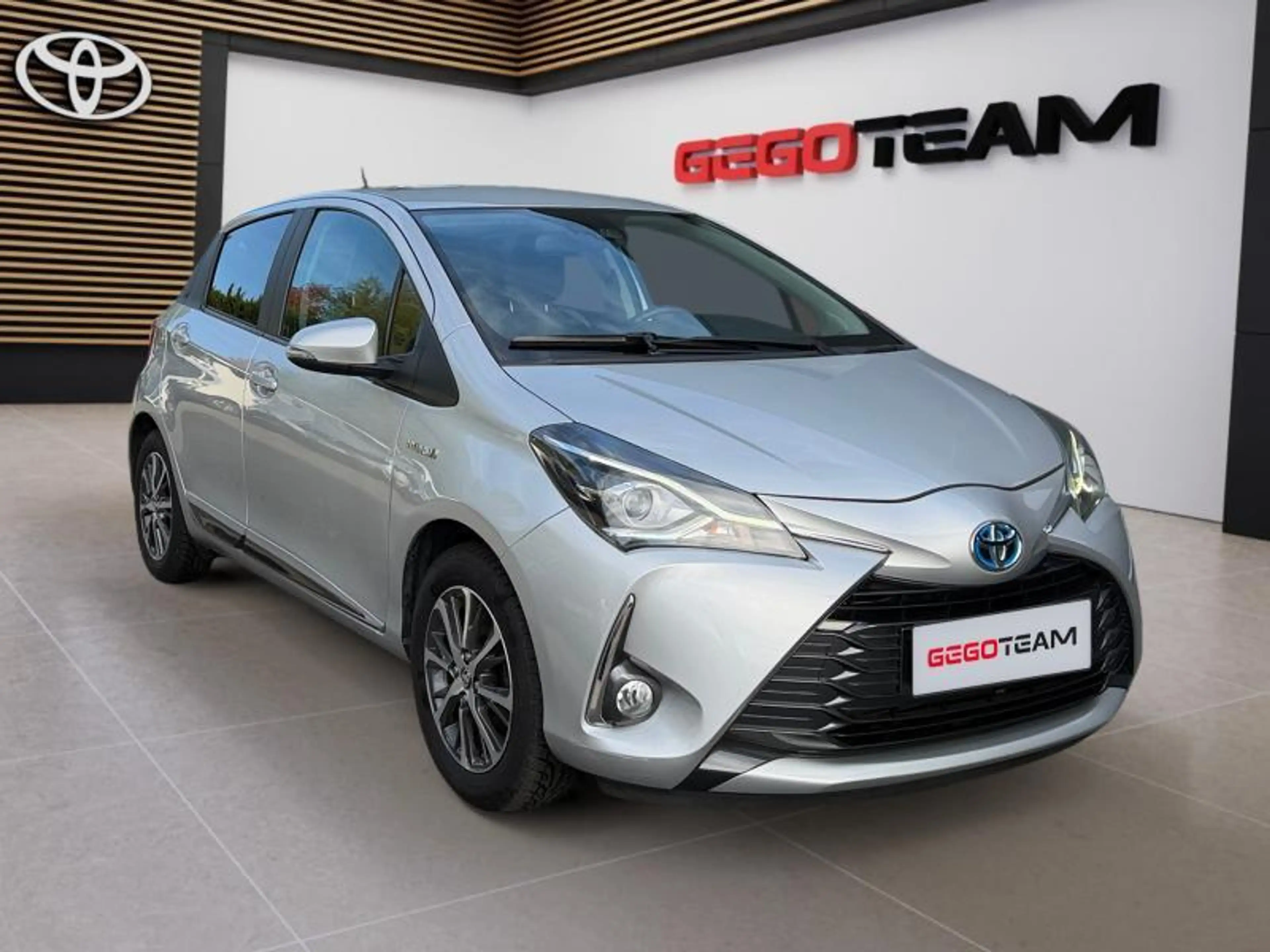 Toyota Yaris Y20 — photo 8