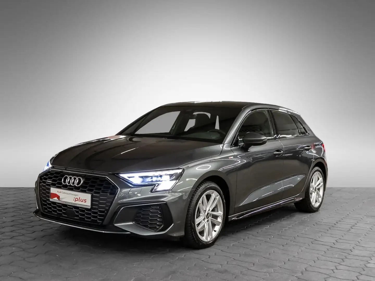 Audi A3 40 TFSI qu S line AHK Matrix Pano Grau - 2