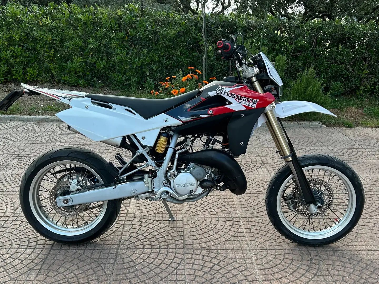 Husqvarna SM 125 Roşu - 1